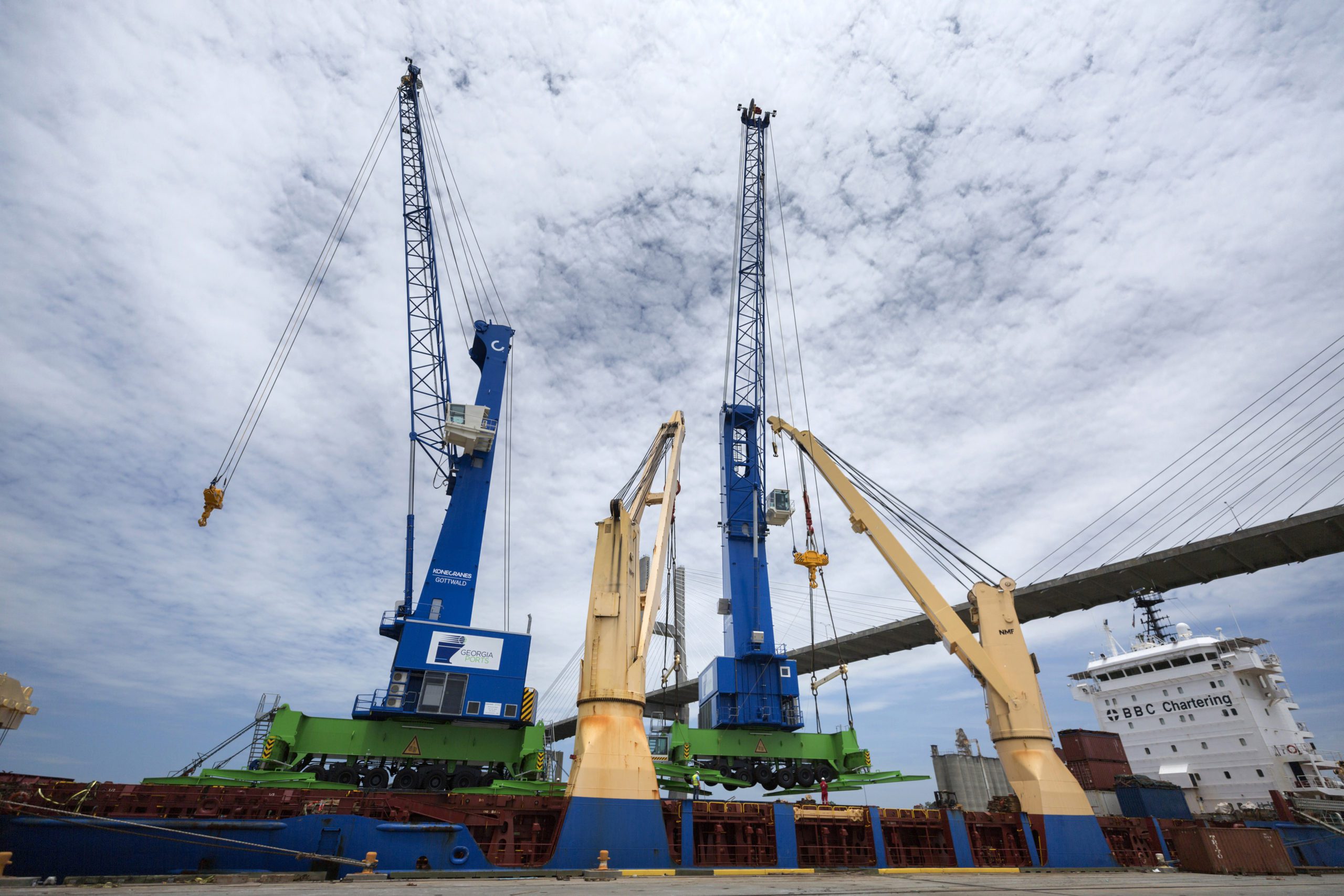 Mobile Harbor Cranes Expand Container Capabilities Georgia Ports 