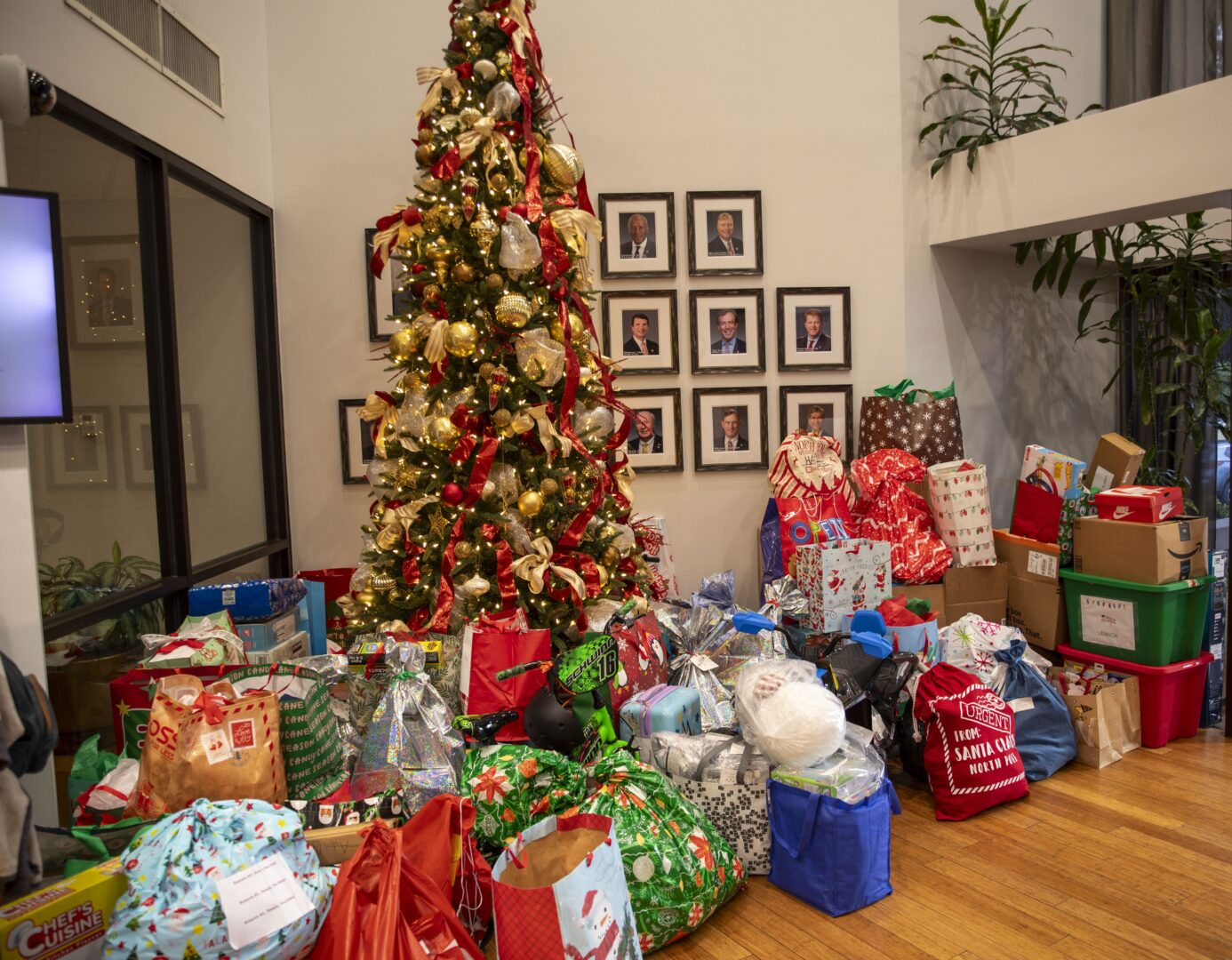 Georgia Ports employees spread holiday cheer delivering Christmas gifts for 50 foster children 